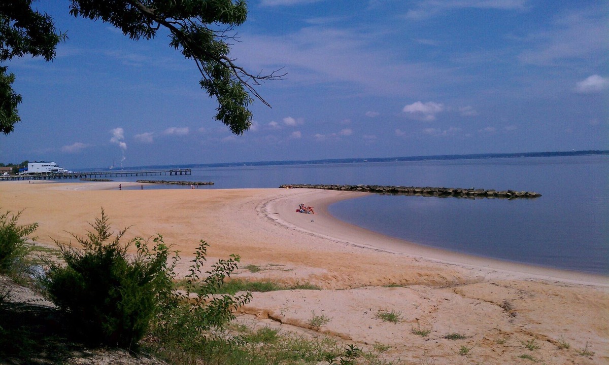 Issue Cottage | Charming Riverfront Cottage for Two with Sunrise Viewing from the Front Porch