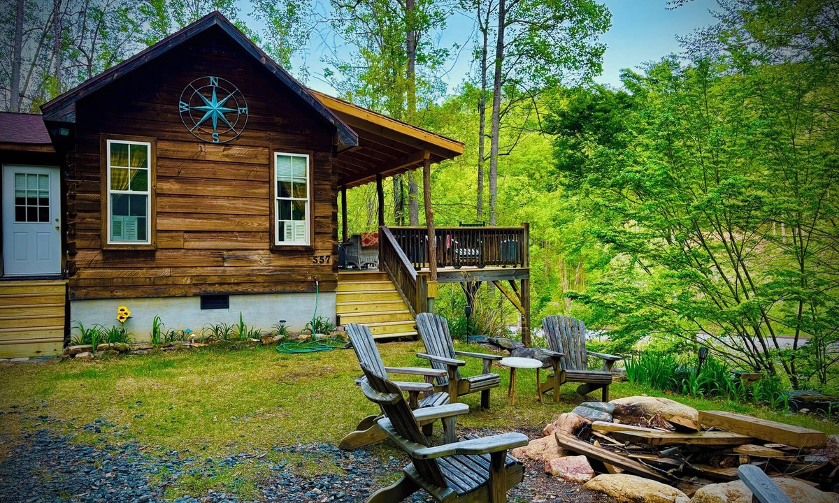 Green Mountain Cabin | Charming riverfront 2-bedroom cabin with hot tub, WiFi, AC in Green Mountain NC
