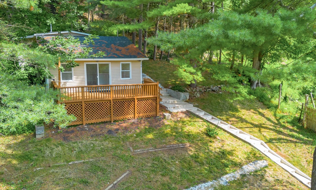 Pond Eddy House | Charming Riverside Cottage with Private Delaware River Access with WiFi, AC
