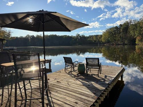 Anderson House | Charming Romantic Lakefront Cottage or Guest Room Depending on Availability Near Golf