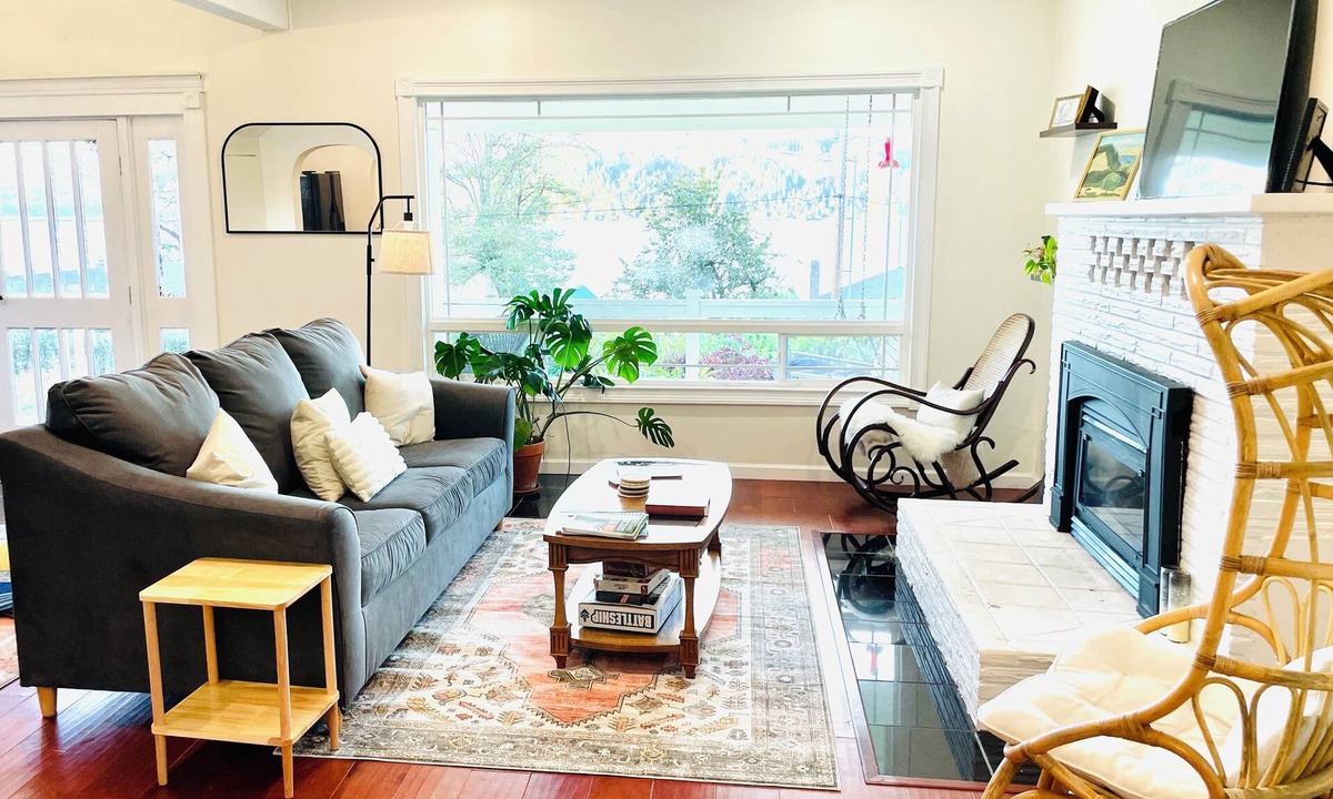 Union House | Charming Rustic 3-Bedroom House with AC and Spectacular Views