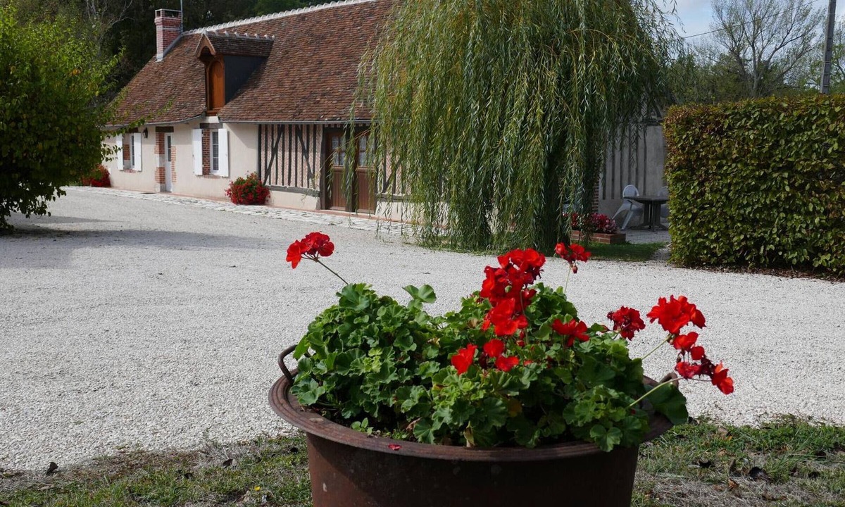 Cour-Cheverny Cottage | Charming Rustic Cottage with Private Terrace and Pet Allowed