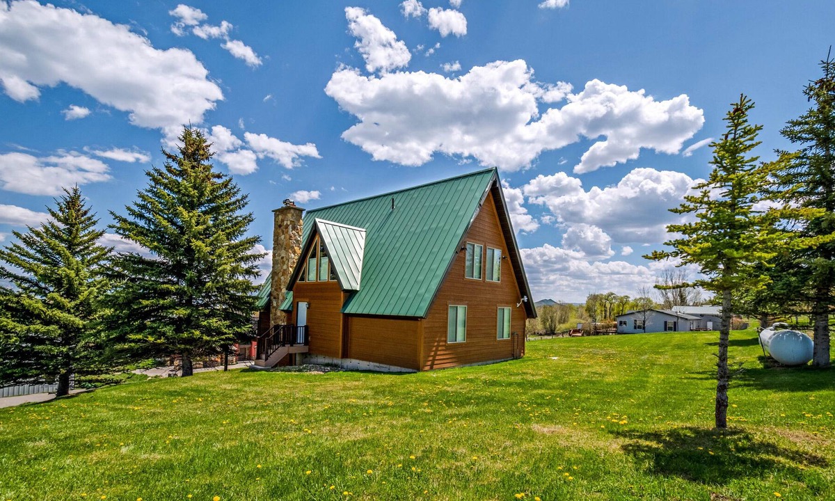 Garden City Cabin | Charming, rustic cabin with gorgeous lake views