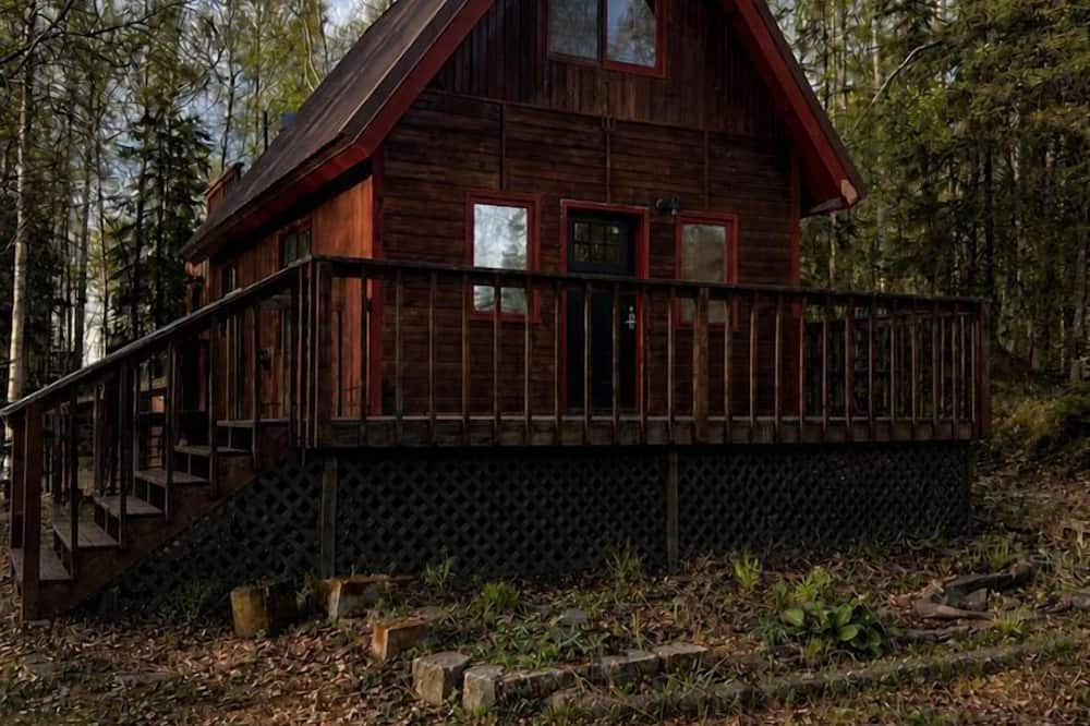 Big Lake Cabin | Charming Rustic Cabin Retreat with Lake Views & Private Deck Near Big Lake Adventures in Wasilla, Alaska