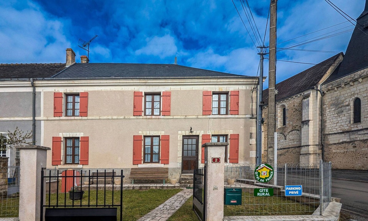 Gehee Cottage | Charming Rustic House Near Beauval Zoo with Garden, Games Room & Parking