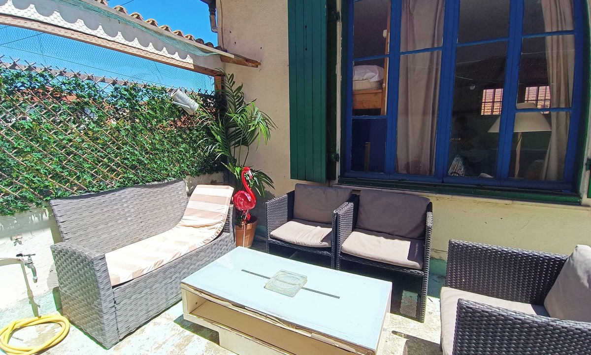 Saint-Laurent-du-Var Apartment | Charming seafront house