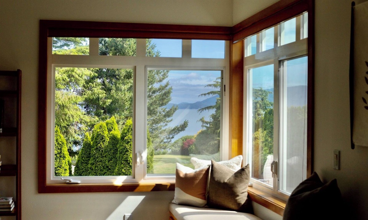 Bow House | Charming Samish Island Garden Home Retreat for Spring & Summer Getaways
