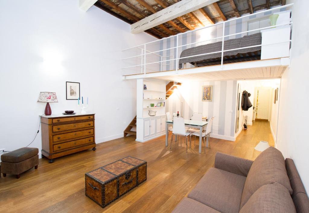 Santa Croce Apartment | Charming Santa Croce Loft