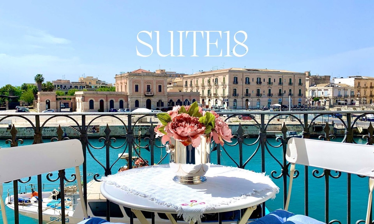 Ortigia Apartment | Charming Sea-View Hideaway in Ortigia. Comfort, Style and Unforgettable Sunsets.