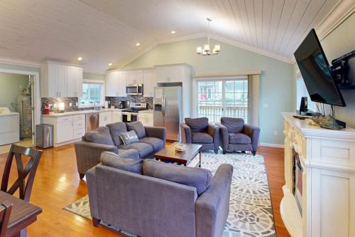 Seaside House | Charming Seaside home with Private Hot tub and easy beach access