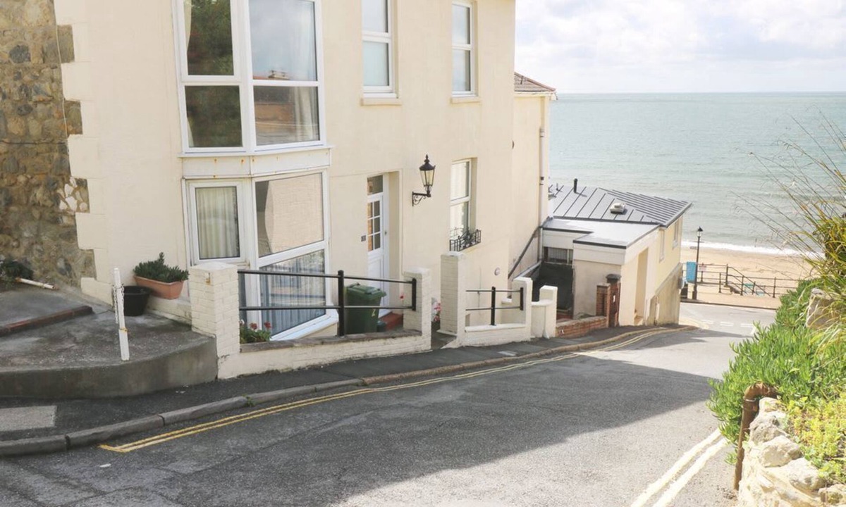 Ventnor Apartment | Charming Seaside Studio Flat in Ventnor
