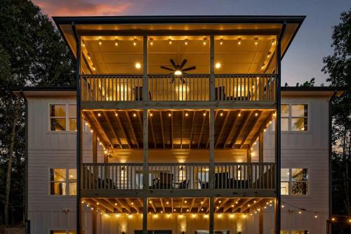 Rossville House | Charming Secluded Modern Cabin with Stunning Mountain Views Near Lookout Mountain | Fairview, GA