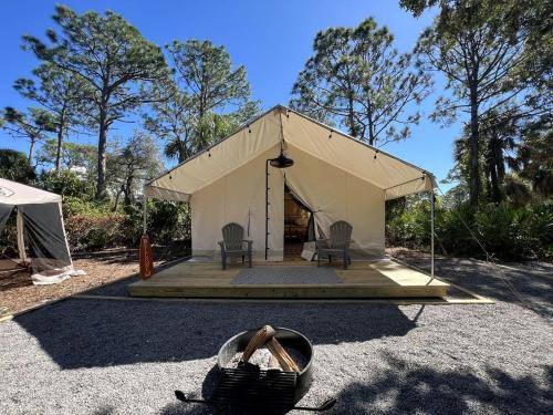 Osprey Other | Charming Secluded Tented Cabin in Sarasota, Florida