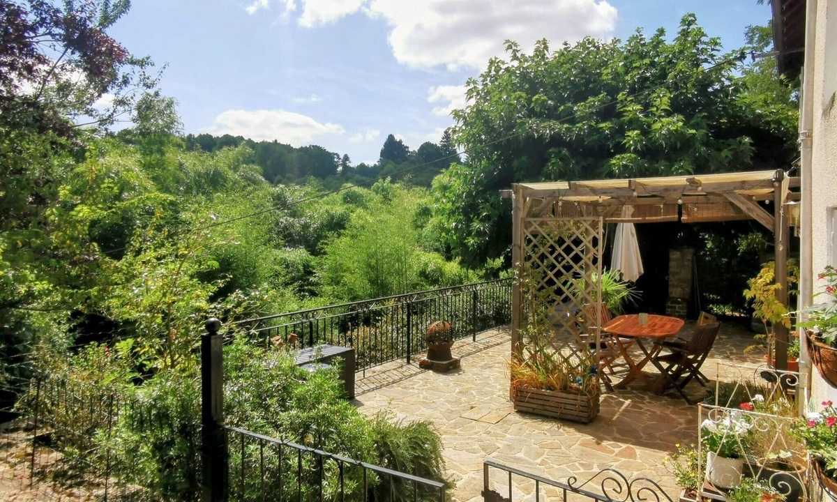 Segur-le-Chateau Cottage | Charming self-catering cottage in a Plus Beau Village, near Pompadour.
