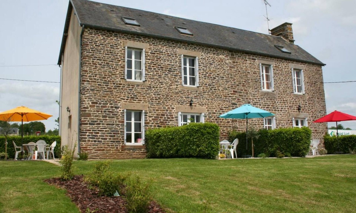 Brecey Cottage | Charming semi-detached house with WIFI near Brécey
