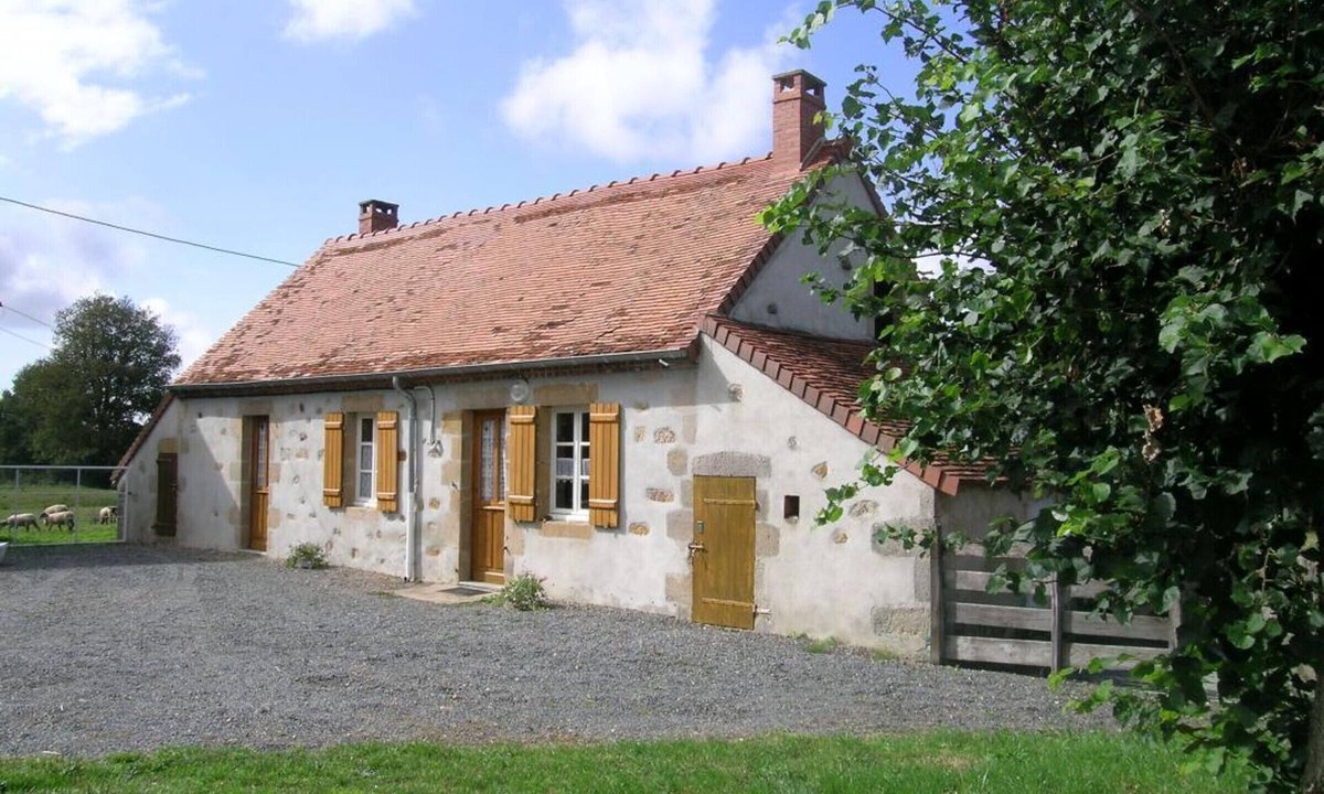 Vieure Cottage | Charming south-facing cottage with garden and pets allowed