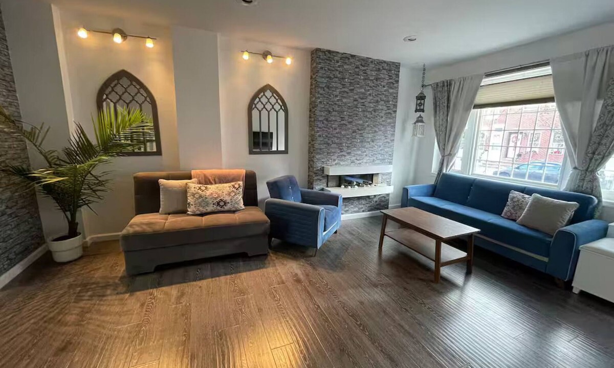 Whitman House | Charming South Philly Home