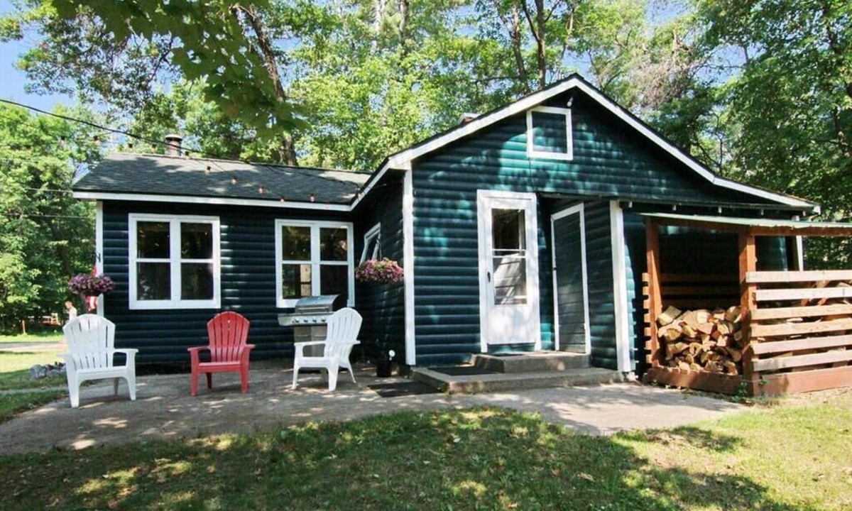 Ossipee Cabin | Charming & Spacious 1-bedroom cabin in the heart of the Brainerd Lakes Region