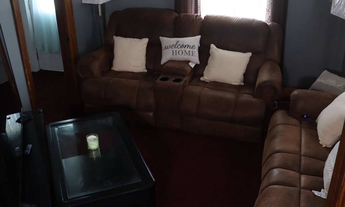 Geneva House | Charming, Spacious 3 bedroom house W/WiFi, AC in Geneva -Hot Tub - Outside Bar