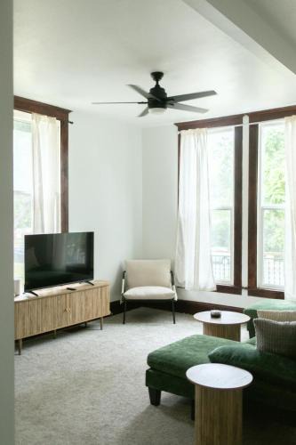 North Park Apartment | Charming Spacious 3BR Pet-Friendly Retreat