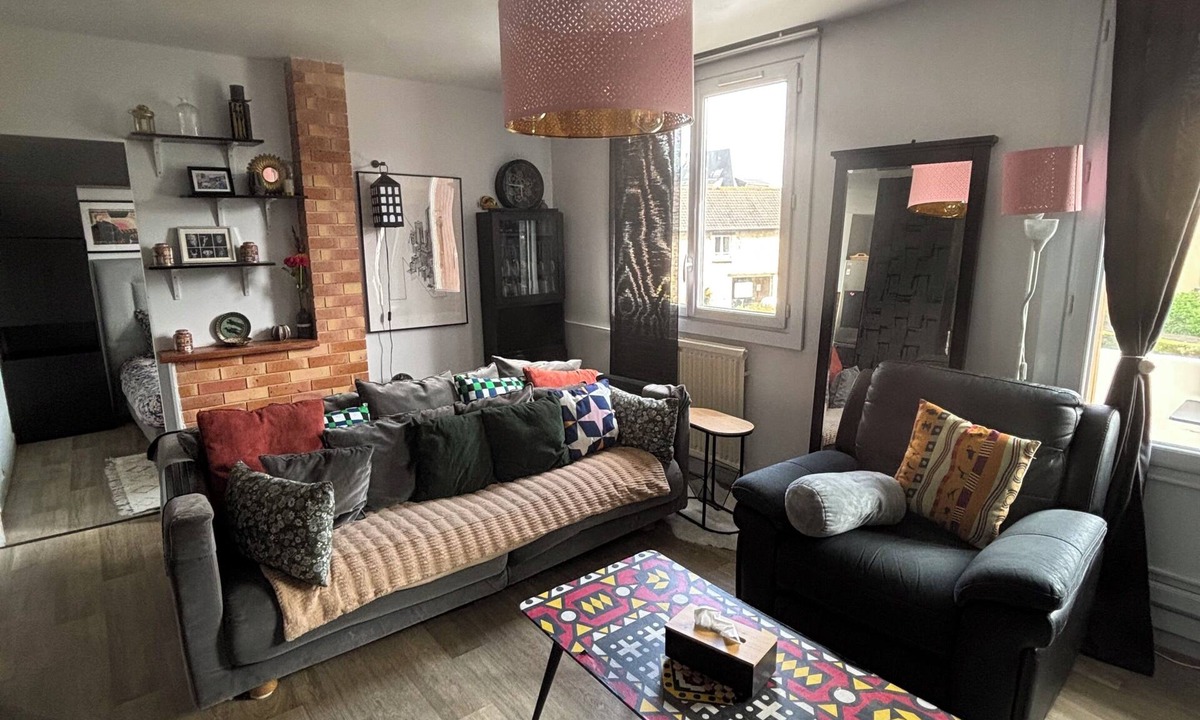 Le Bas Vaucelles Apartment | Charming, spacious apartment with free parking spaces