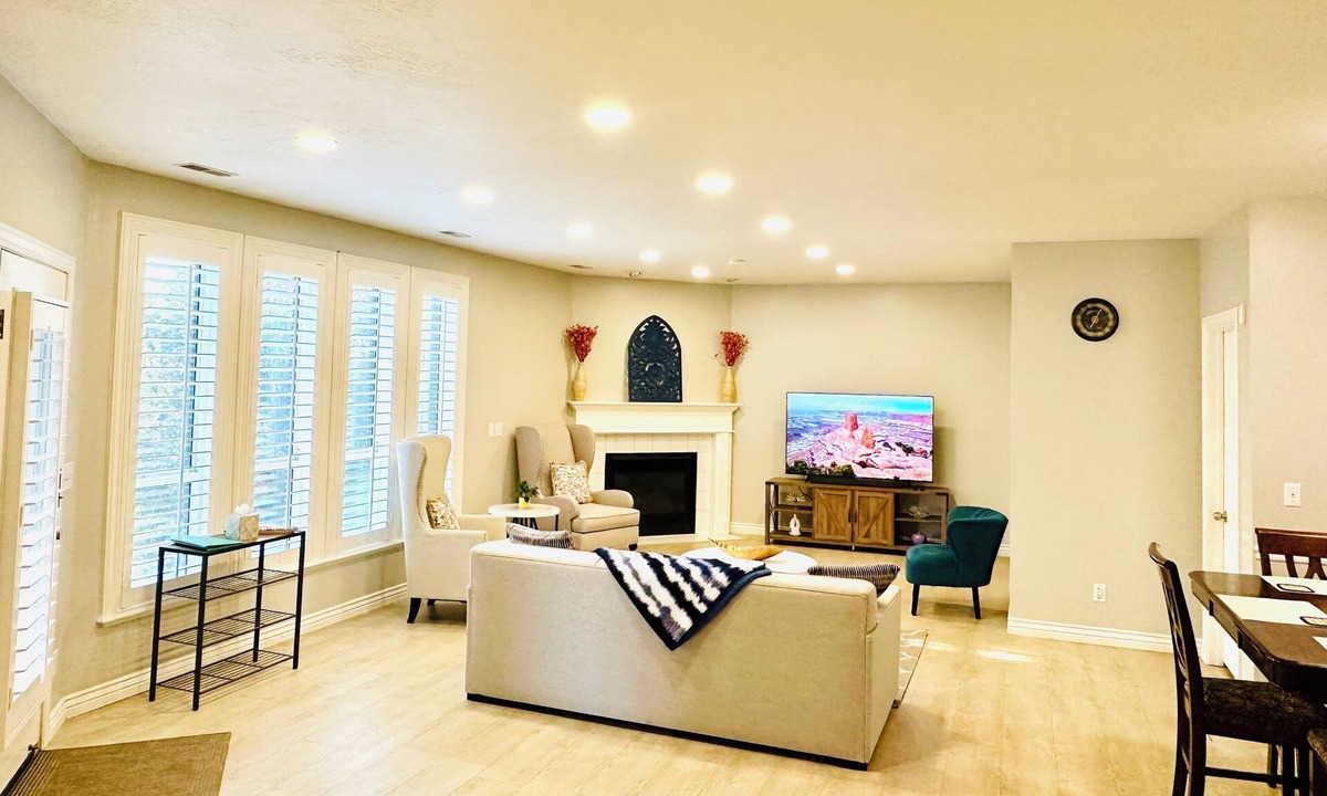 South Jordan House | Charming spacious 2-bed 2-bath guest suite in family friendly South Jordan