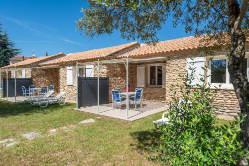 La Roque-sur-Pernes House | Charming stone house in a tourist residence