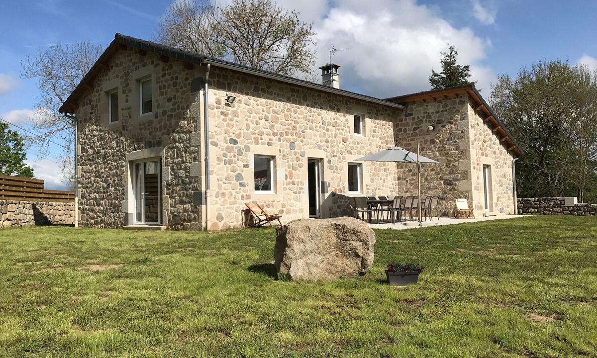 Saint-Jeures Cottage | Charming Stone Cottage Near Lake and Longest Himalayan Footbridge in France