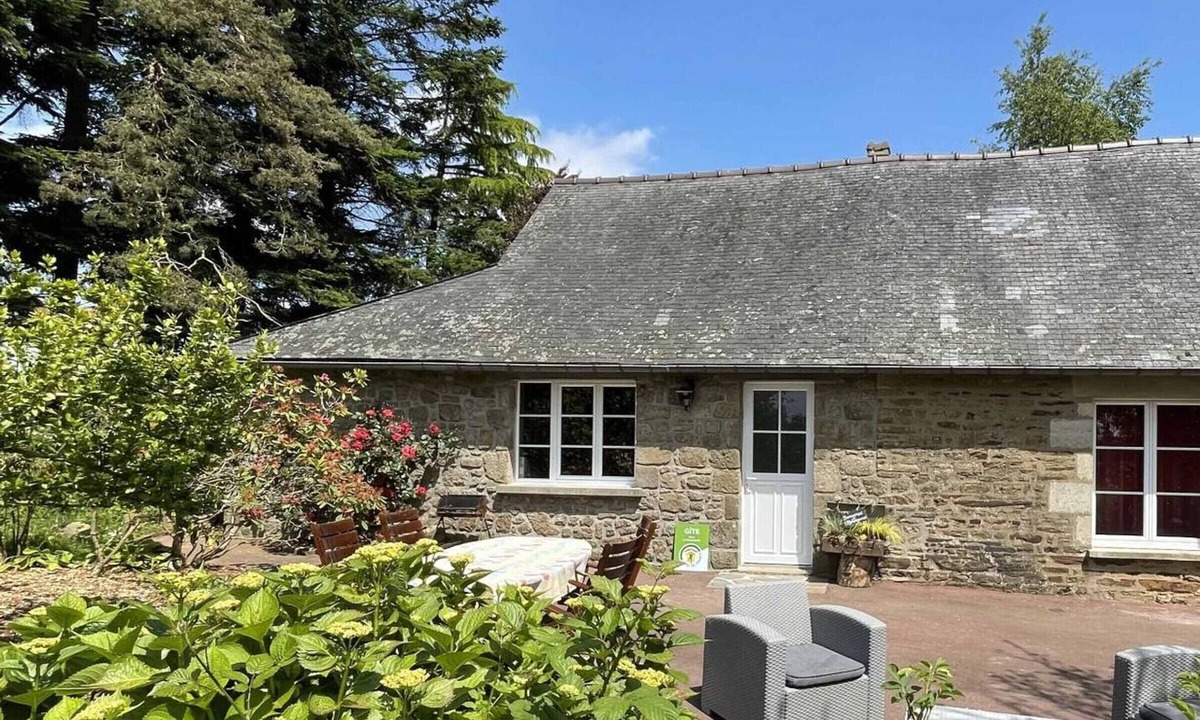 Mantilly Cottage | Charming stone cottage in the heart of Normandy with garden and BBQ