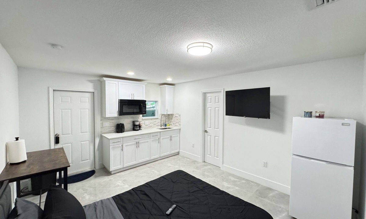 Lake Worth Corridor Apartment | Charming Studio Apartment at Lake Worth Beach!