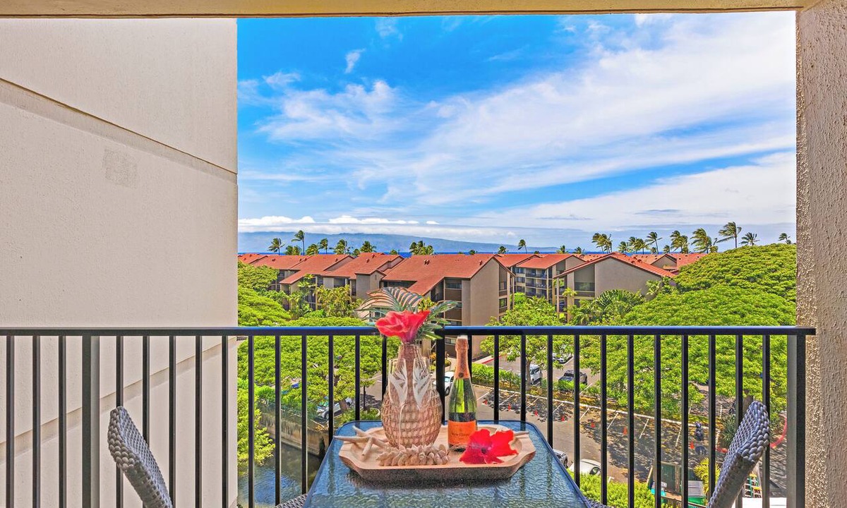 Honokowai Condo | Charming Studio at Oceanfront Ka’anapali Shores | Pools, Beach Access, AC