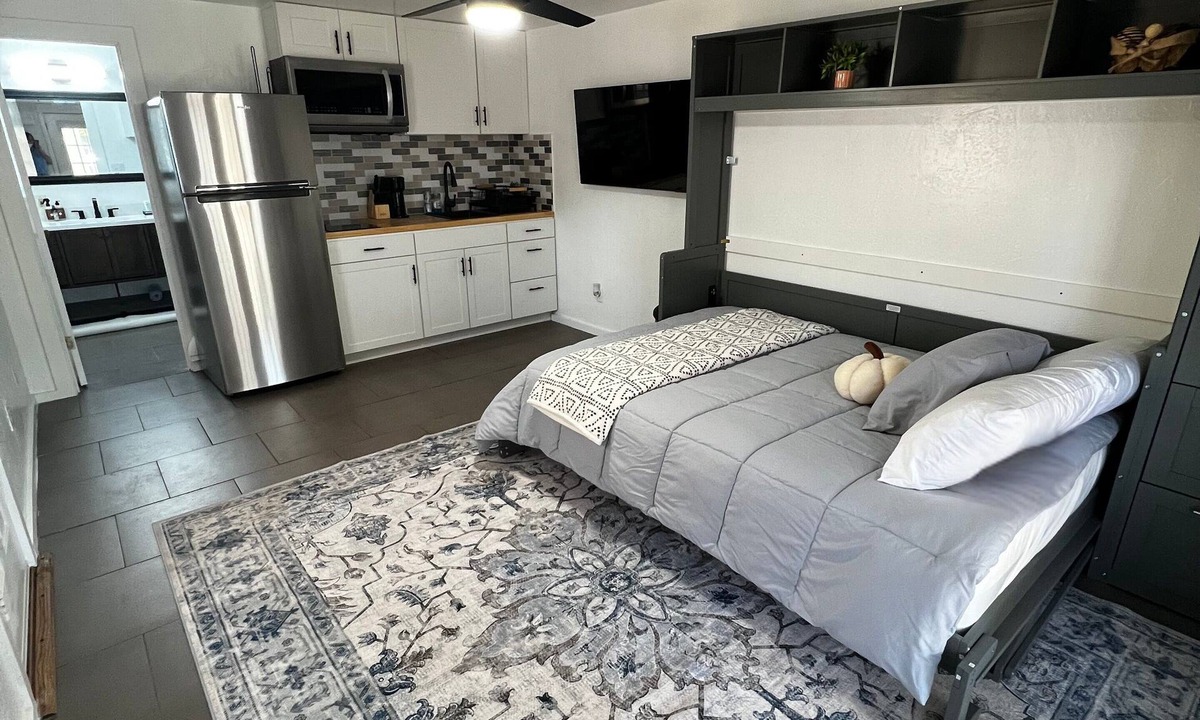 Amarillo Apartment | Charming studio Backhouse in fantastic Amarillo great quiet neighborhood.