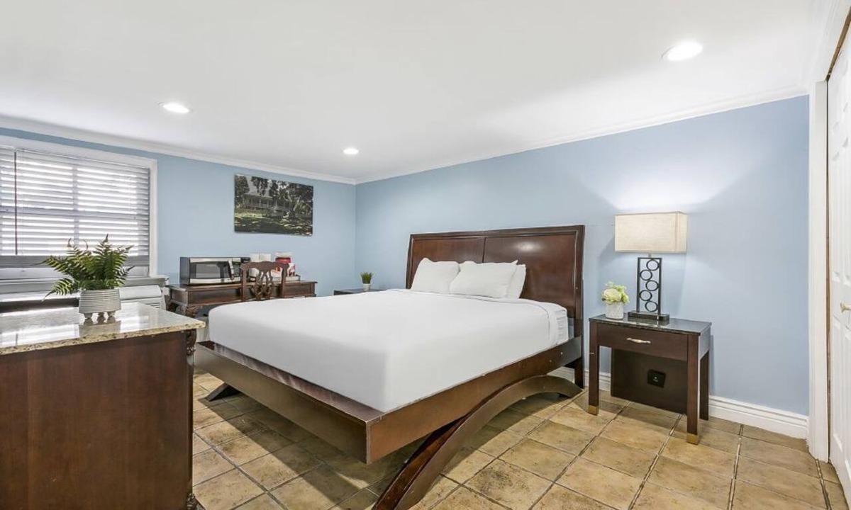 Mid-City Hotel | Charming Studio by Canal Streetcar Line