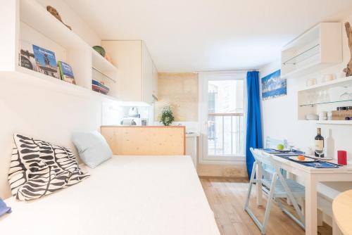 Hotel de Ville - Quinconces Apartment | Charming Studio-Cabine Place de la Bourse