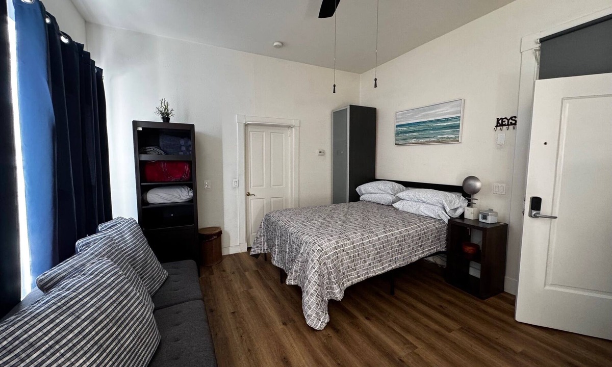 Gaslamp Quarter Apartment | Charming Studio close to convention center with AC
