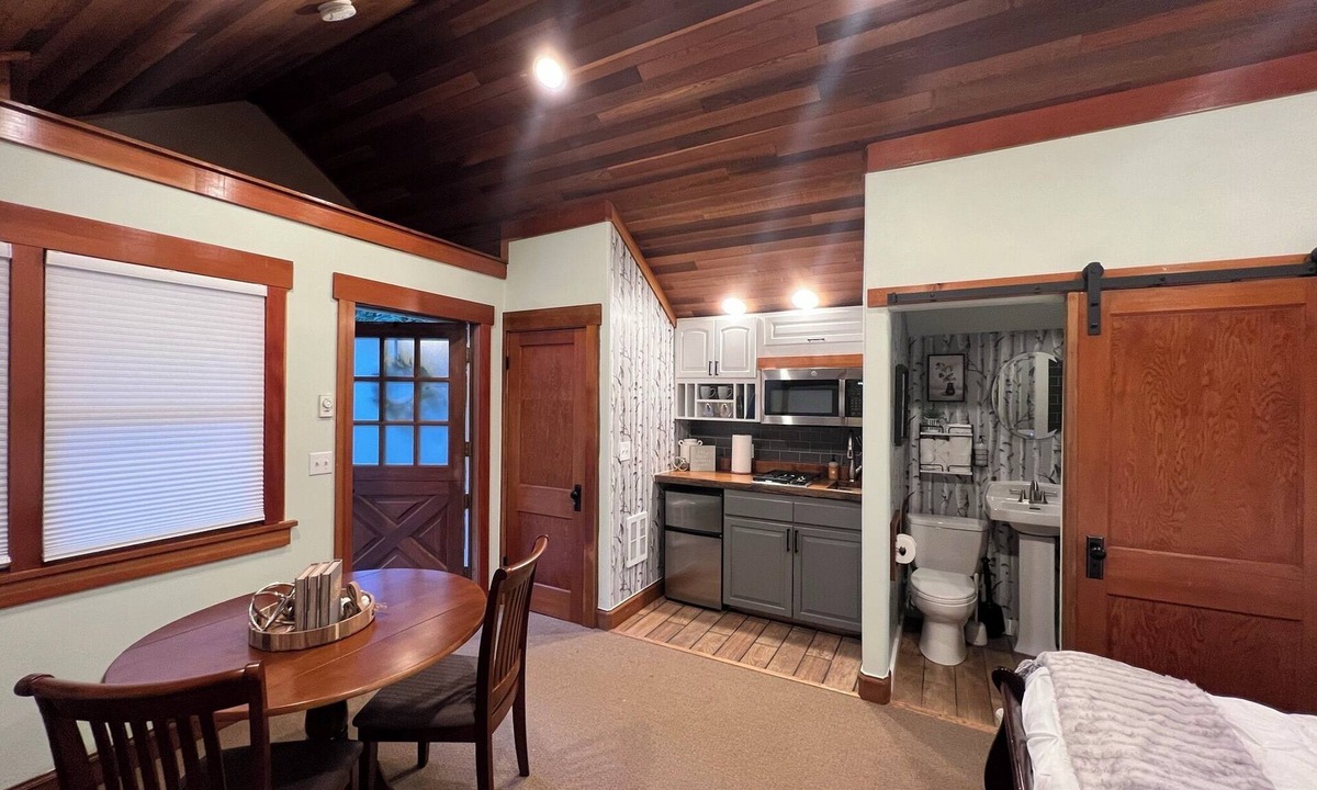 Tanner Cottage | Charming Studio cottage, 1/2 mile from Mt Si Trailhead