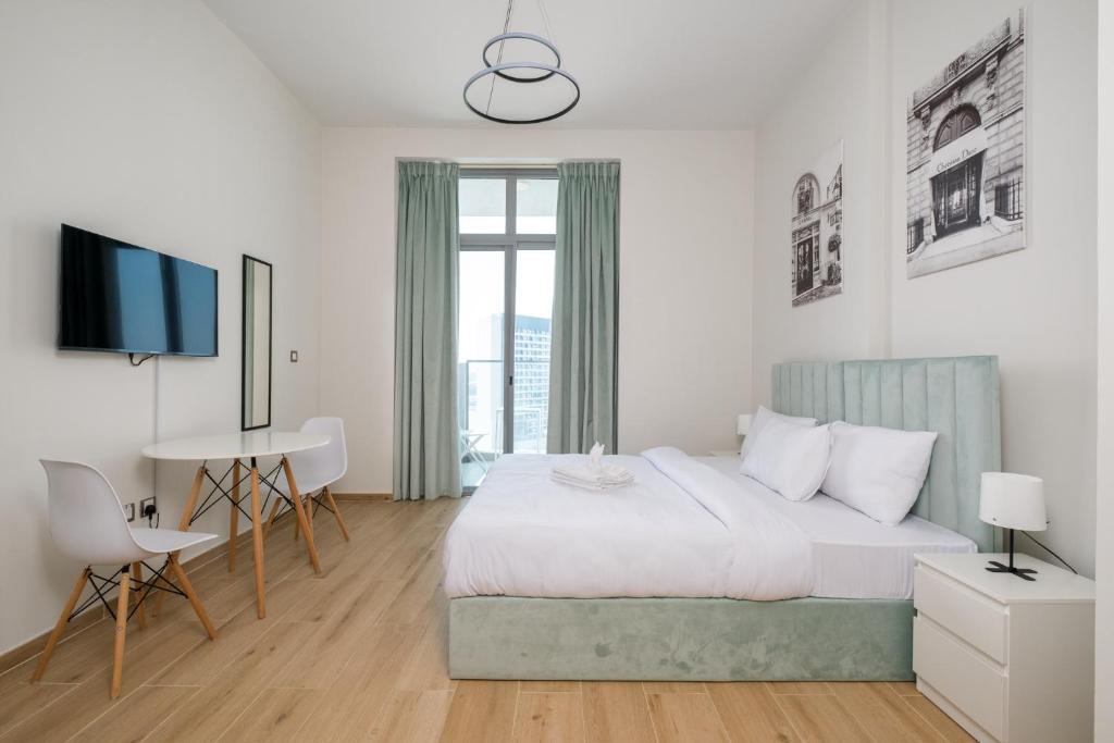 Jebel Ali Apartment | Charming Studio in Azizi Aura with City View