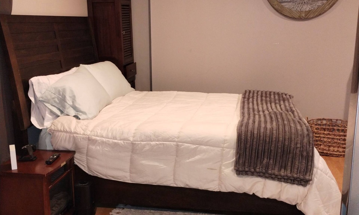 Des Moines Apartment | Charming studio in Des Moines perfect for a relaxing getaway