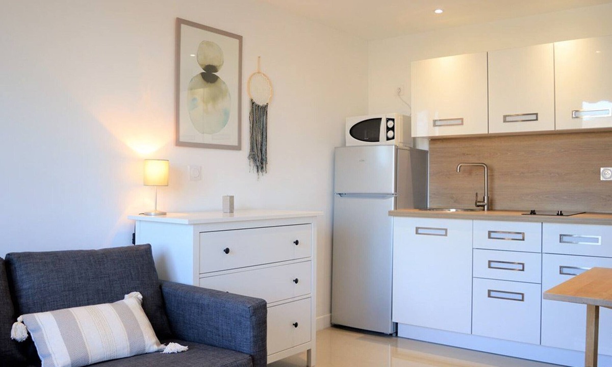 Le Lavandou Apartment | Charming Studio in Le Lavandou, Beach Nearby, 2 Sleeps, Parking, Wi-Fi Option, 2-Star Rating