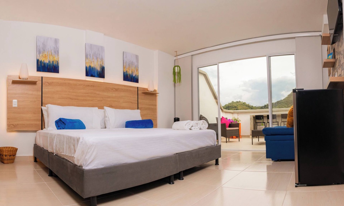 San Gil Apartment | Charming studio in San Gil. Swimming pool, sauna, turco, terrace and free WiFi