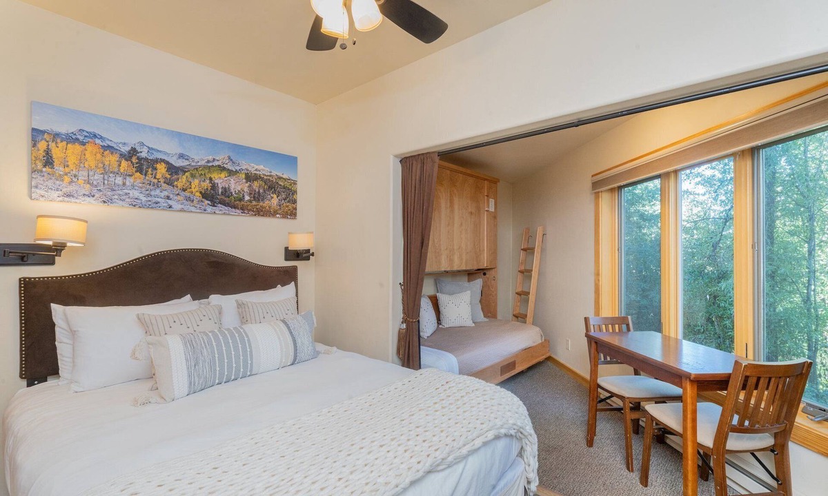 Telluride Condo | Charming Studio Steps from River | hot tub/pool area