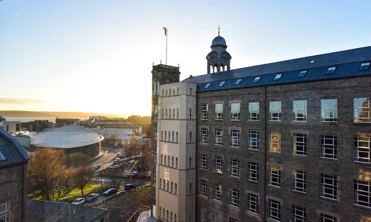 Dundee Apartment | Charming Studio Suite in Dundee | Free Wi-Fi
