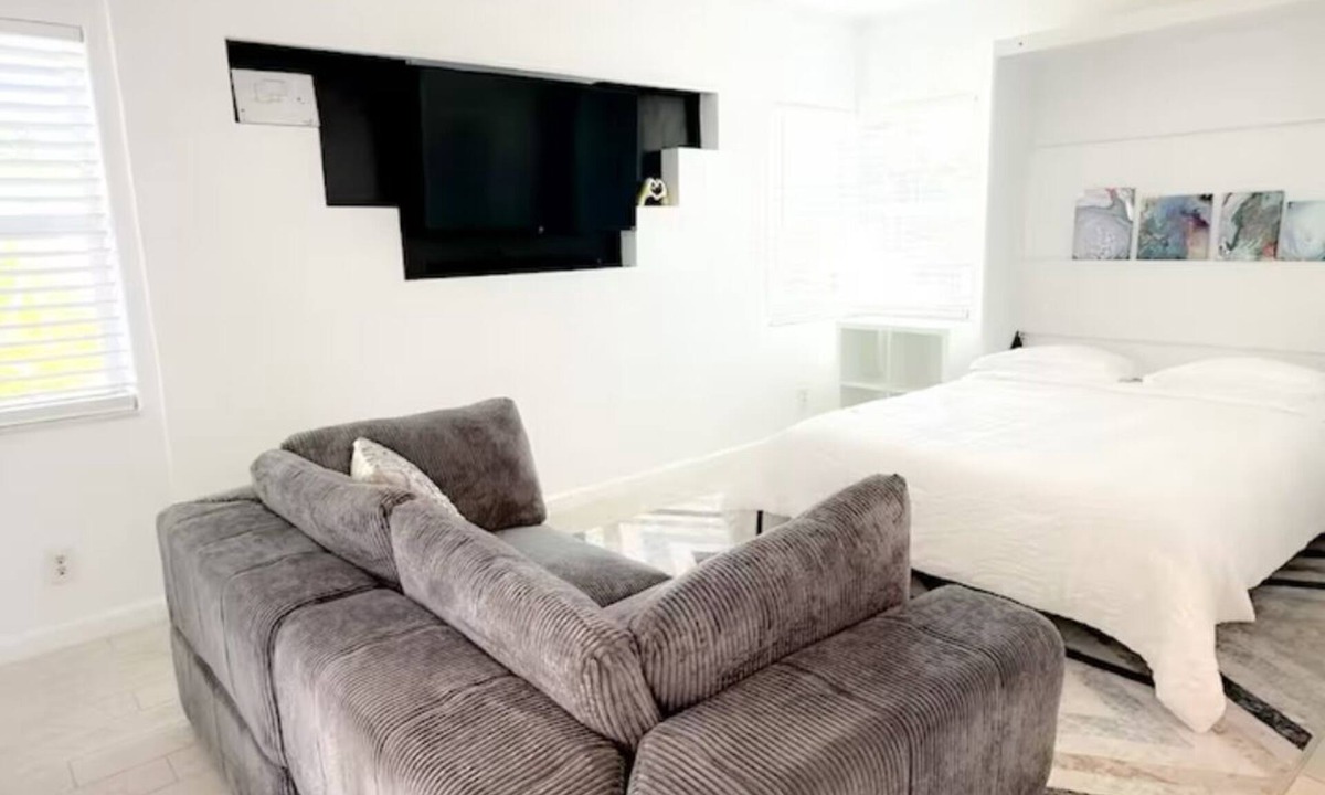 Downtown Fort Lauderdale Apartment | Charming studio with WiFi and AC in marvelous Fort Lauderdale