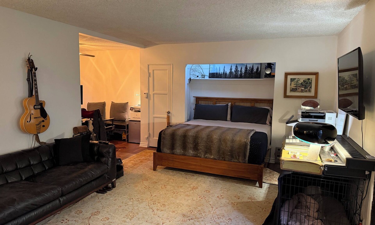 West Hollywood Apartment | Charming Studio in West Hollywood off Sunset Boulevard by Chateau Marmont.