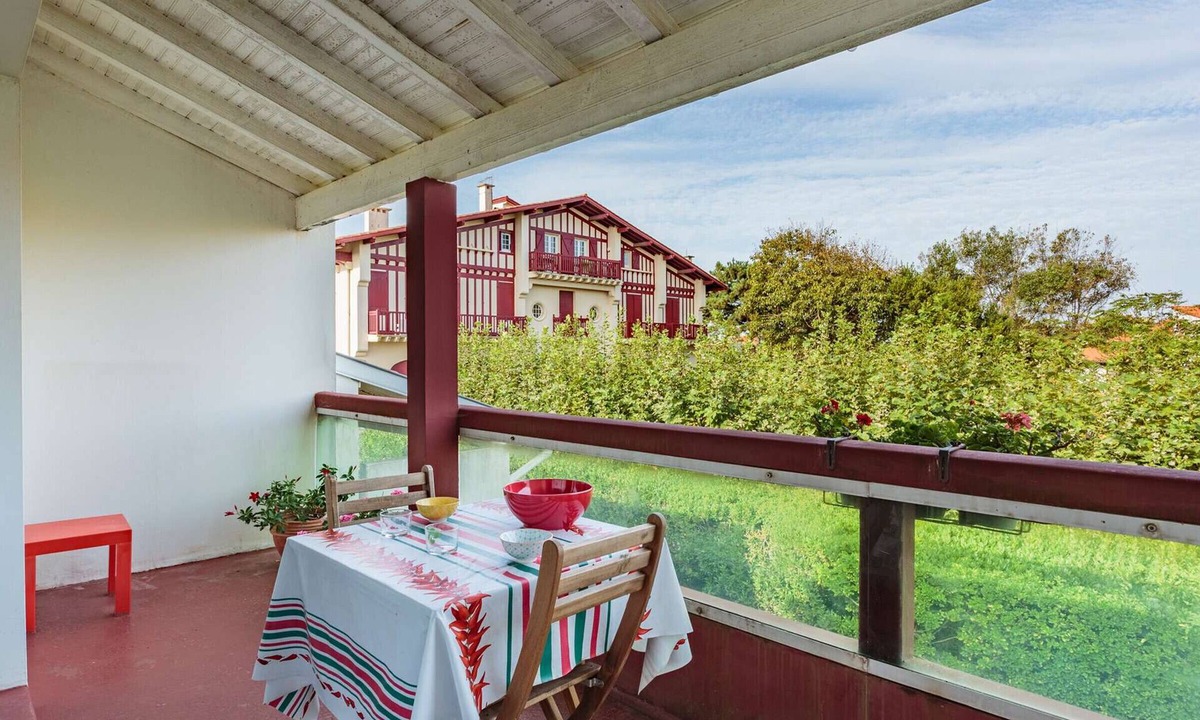 Anglet Apartment | "Charming Studio with Balcony, 300m from Beaches in Anglet"