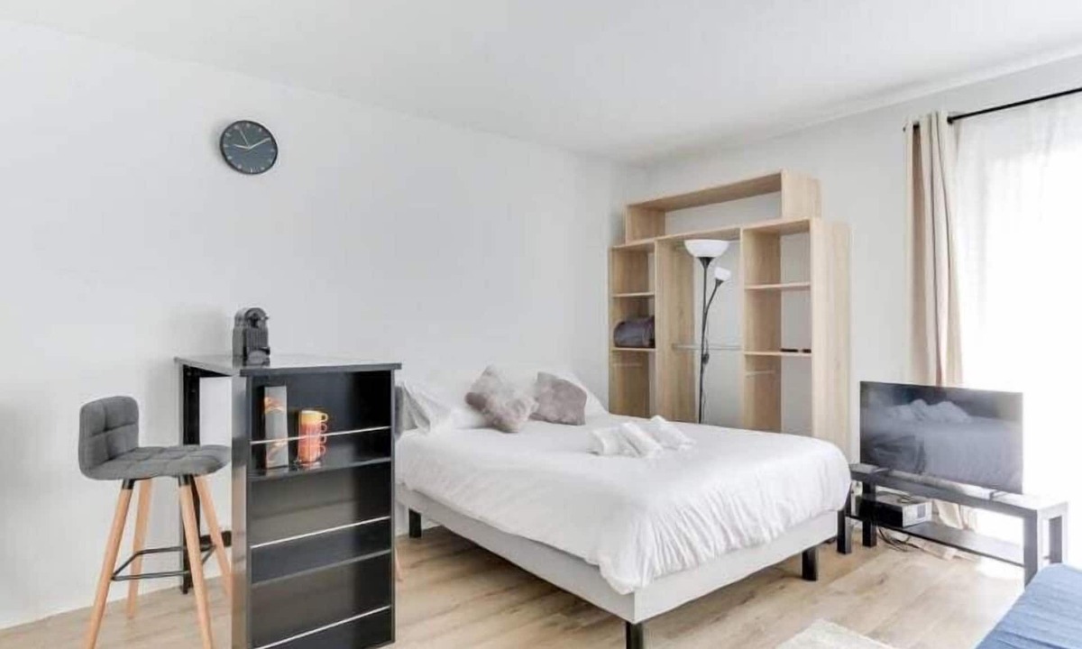 Tours Apartment | Charming studio with parking # Tours Les Halles