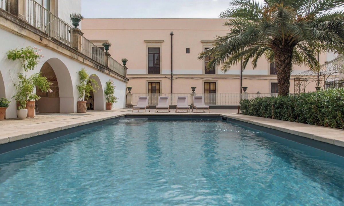 Centro Storico Apartment | Charming suite with pool in the heart of Salento