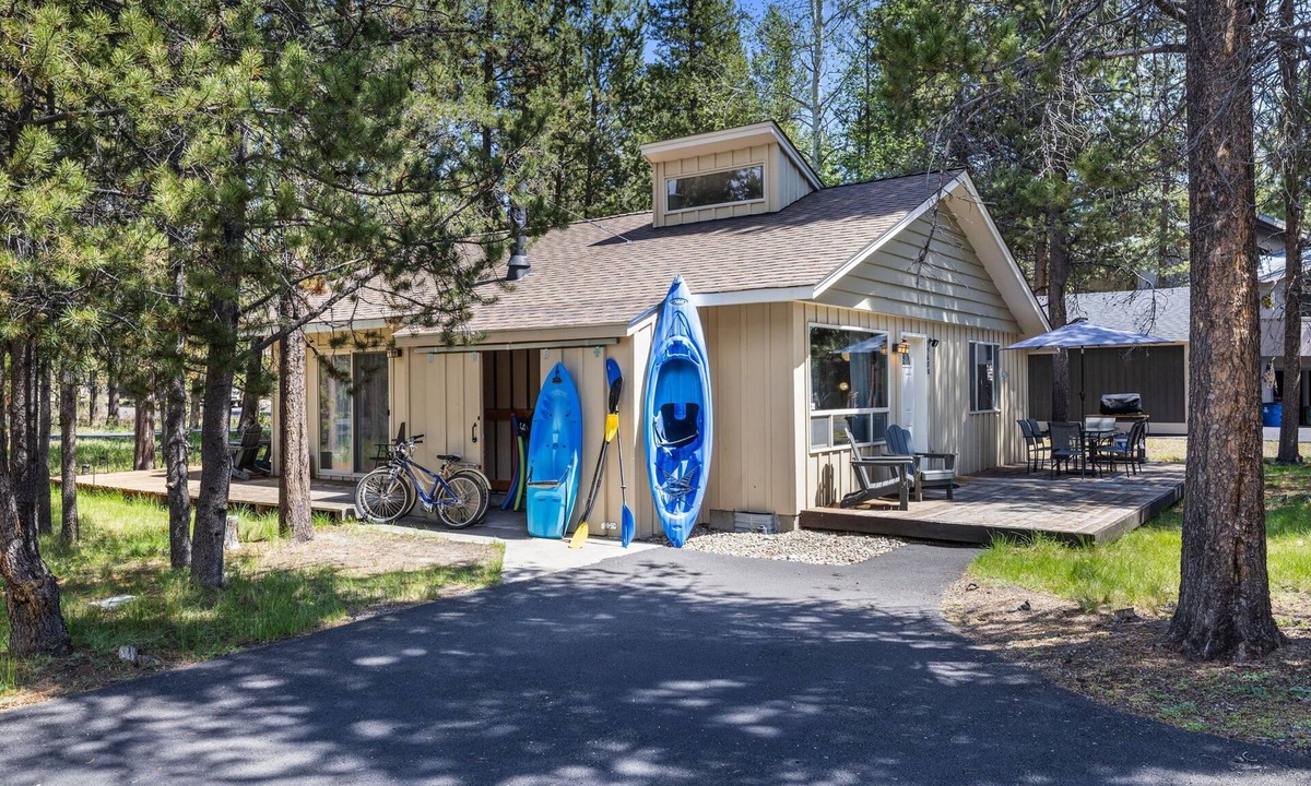 Three Rivers House | Charming Sunriver Cabin With Deschutes River Access and Proximity to Cascade Lak