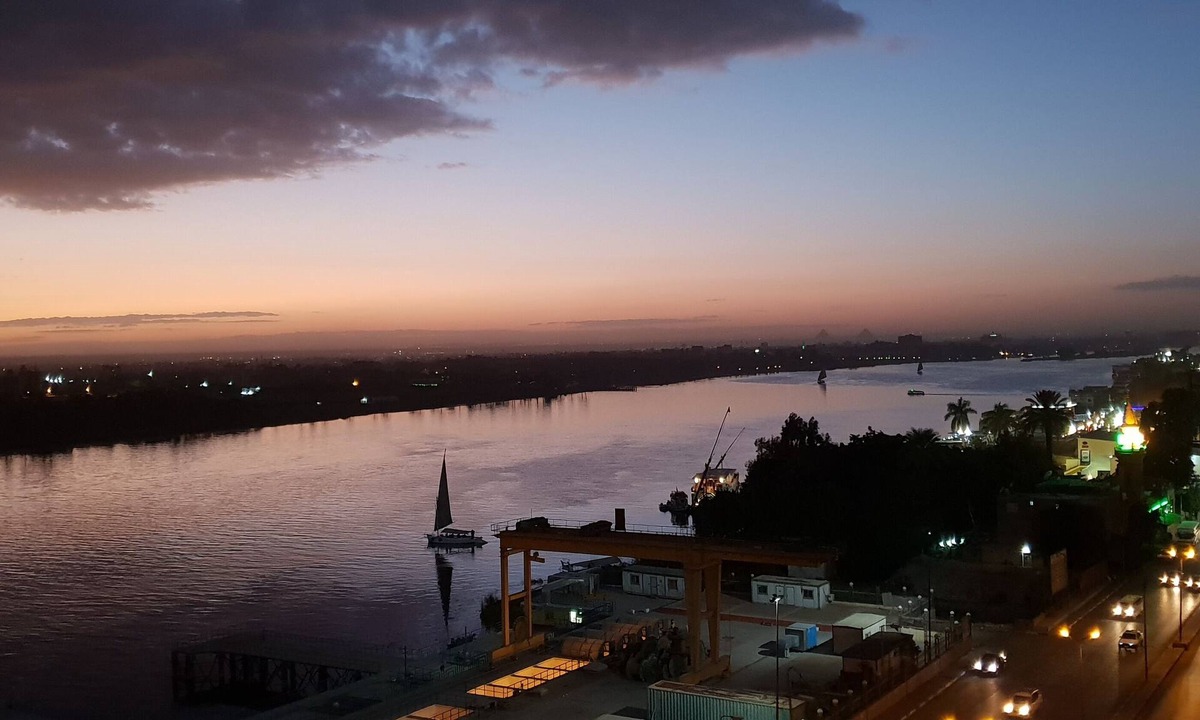 Maadi Apartment | Charming sunset,with Panoramic Nile view and pyramid view.