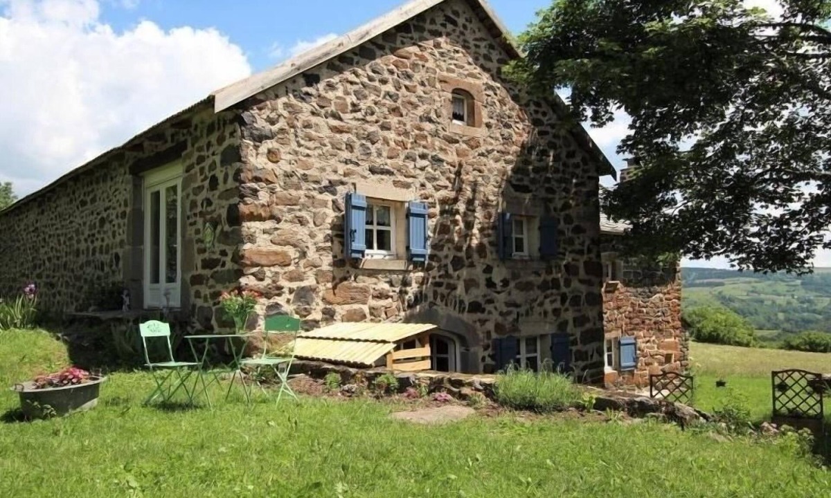 Saint-Front Cottage | Charming Thatched Roof Cottage with Fireplace, Terrace, and Nature Activities Nearby
